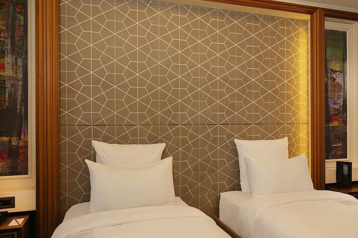 Room 8 of 105