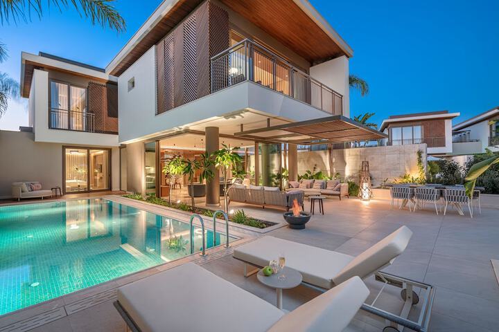 Pool 250 of 551