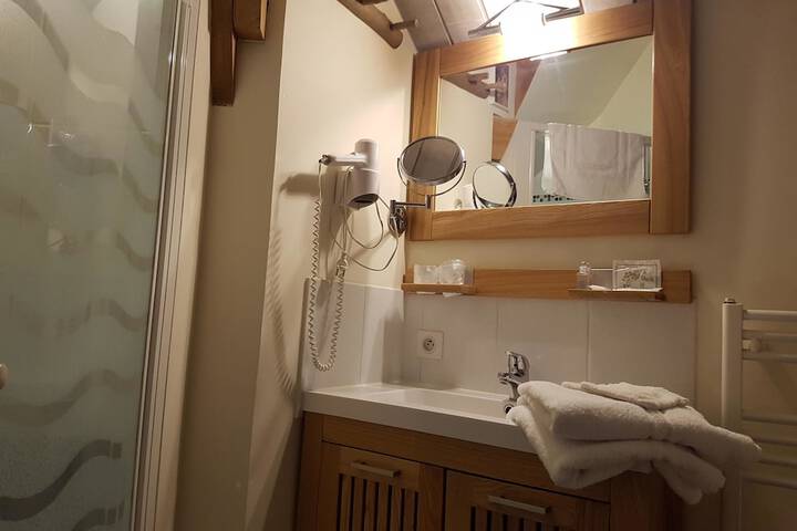 Room 6 of 46