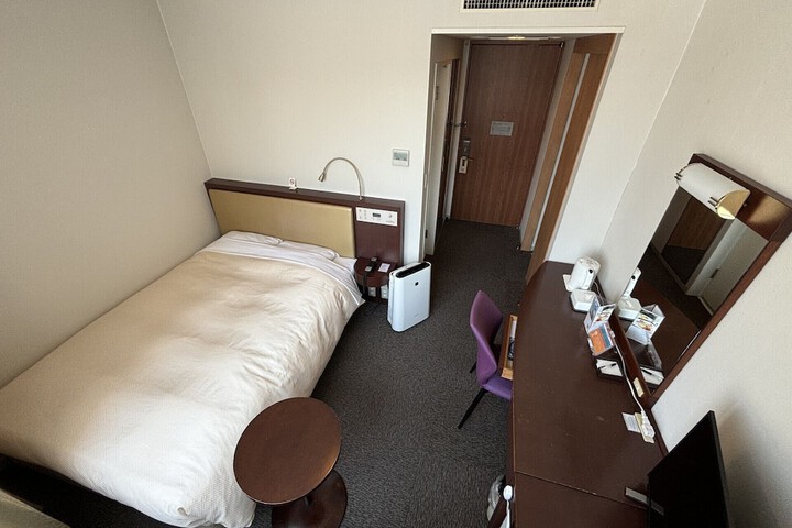 Room 13 of 42