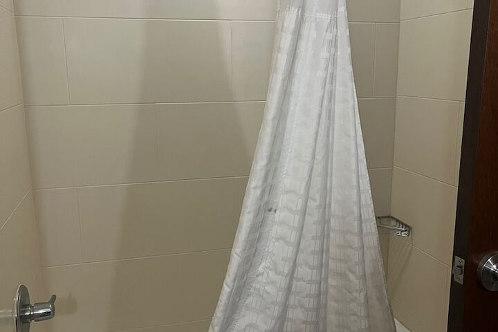 Room 17 of 34