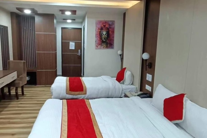 Room 11 of 28