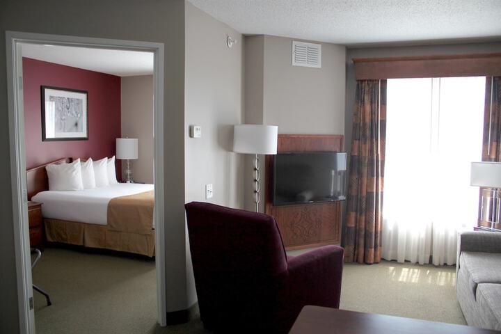 1 Bedroom Queen Bed Accessible (6 of 10)