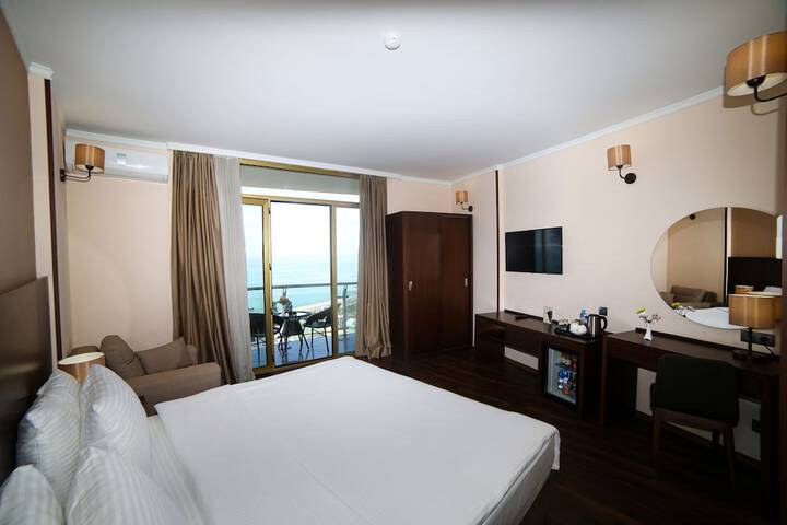Room 34 of 104