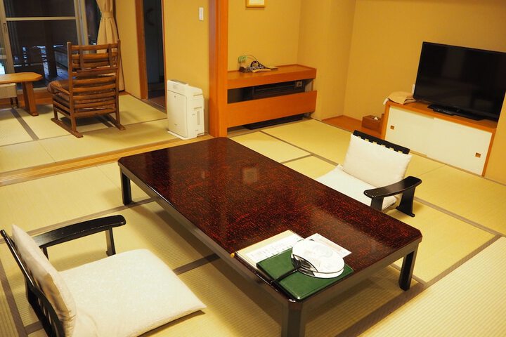 Room 16 of 77