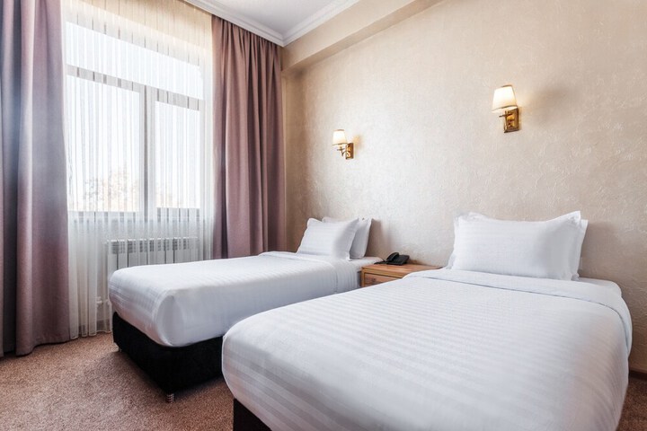 Room 4 of 32
