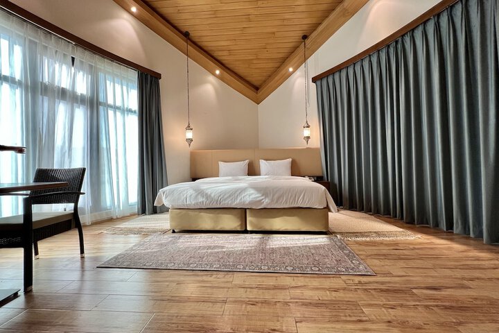 Room 11 of 24