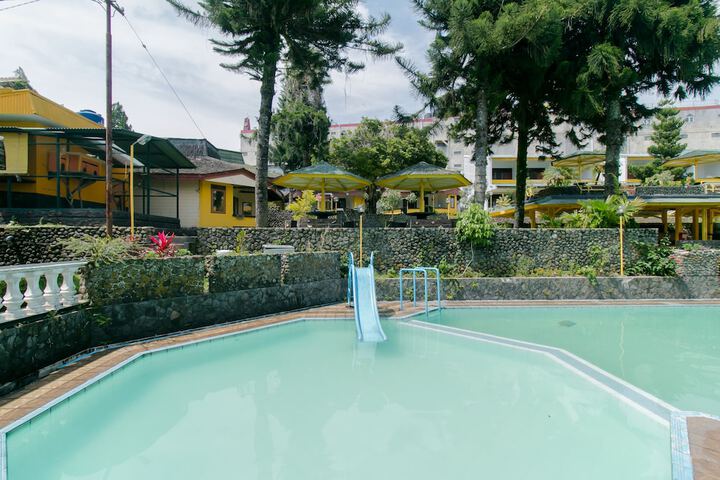 Pool 51 of 57