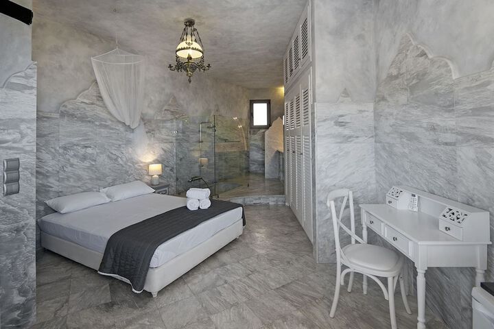 Room 10 of 33