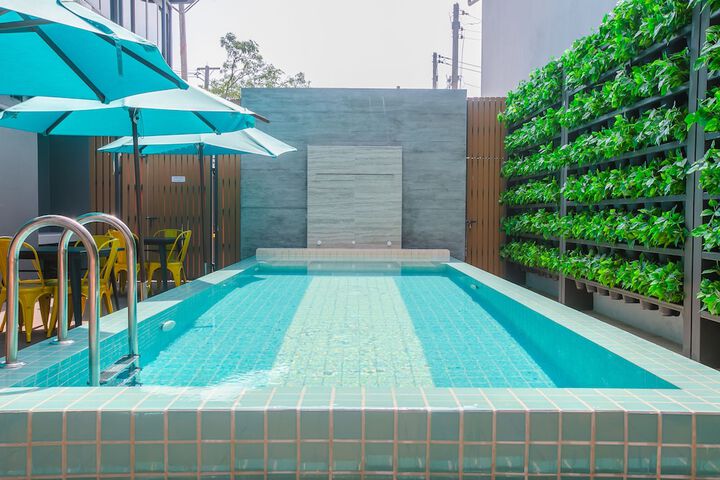 Pool 24 of 40