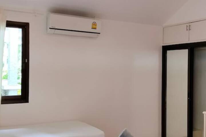 Room 28 of 132