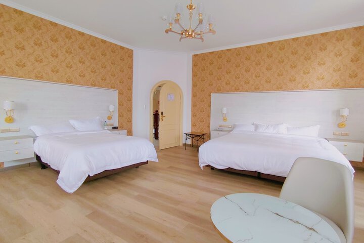 Room 28 of 90
