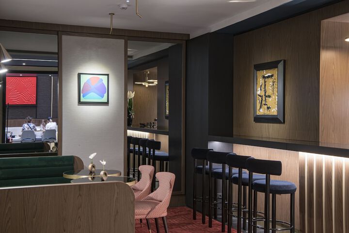 Lounge 117 of 131