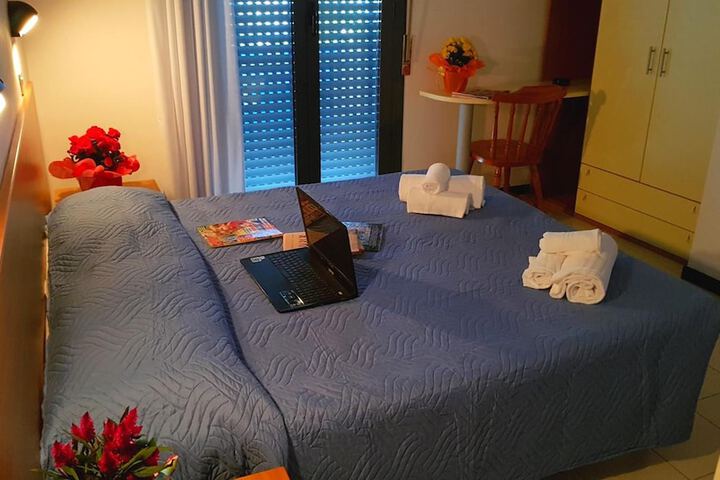 Room 10 of 51