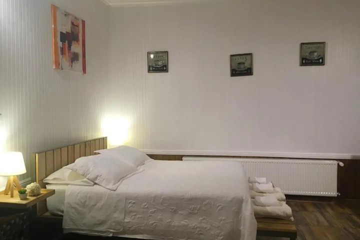 Room 3 of 20