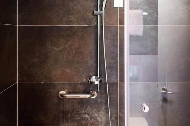 Room 41 of 74