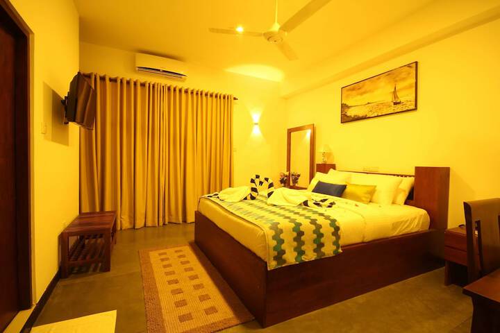 Room 8 of 76