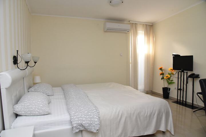 Room 14 of 67