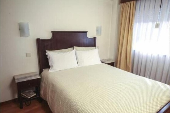 Room 12 of 28