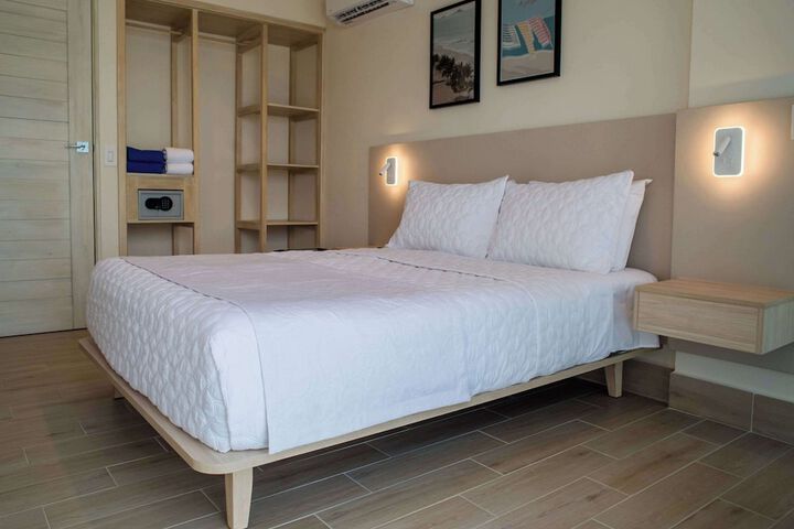 Room 3 of 83