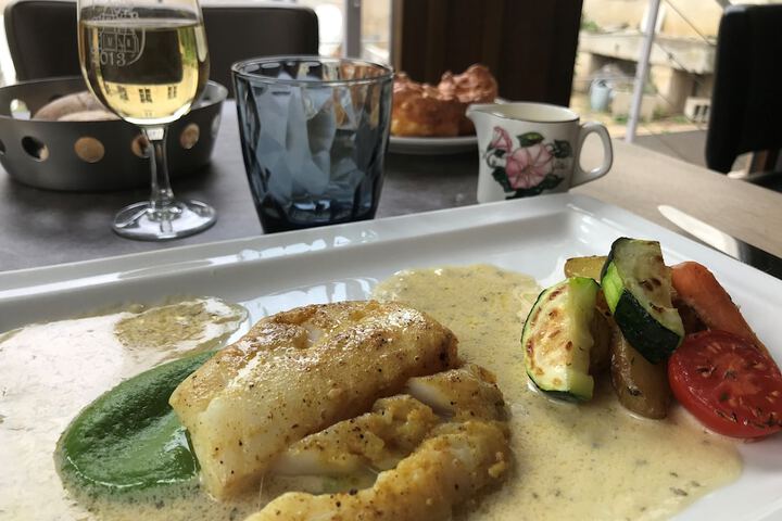 Dining 18 of 20