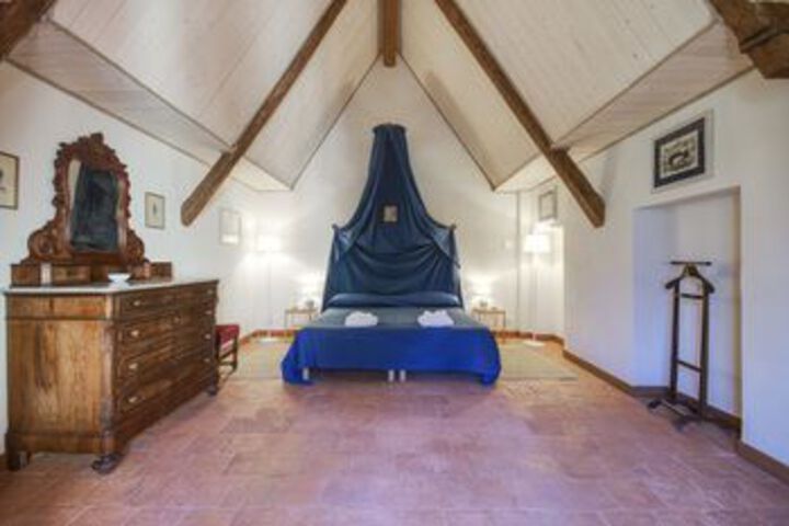 Room 25 of 43