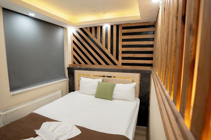 Room 32 of 86