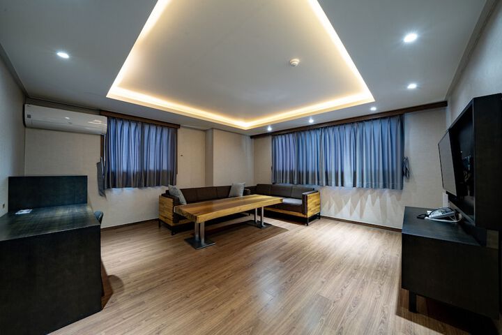 Room 81 of 119