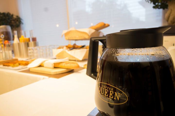 Breakfast/Coffee Service 45 of 94