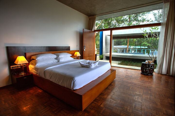 Room 2 of 32