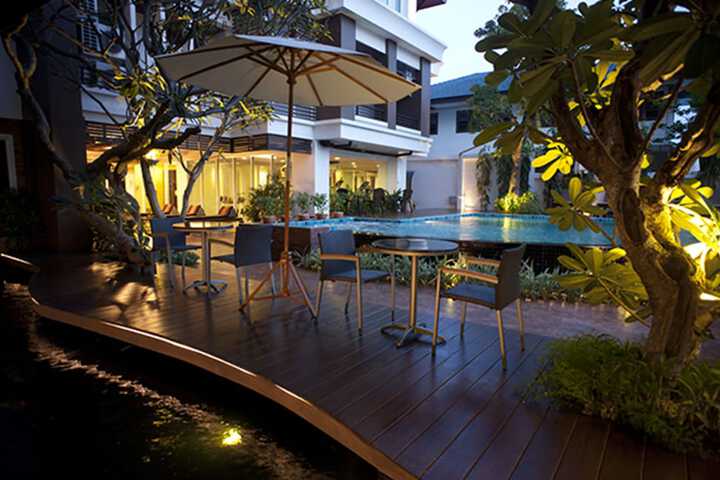 Hotel with Pool
