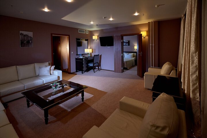 Room 44 of 77