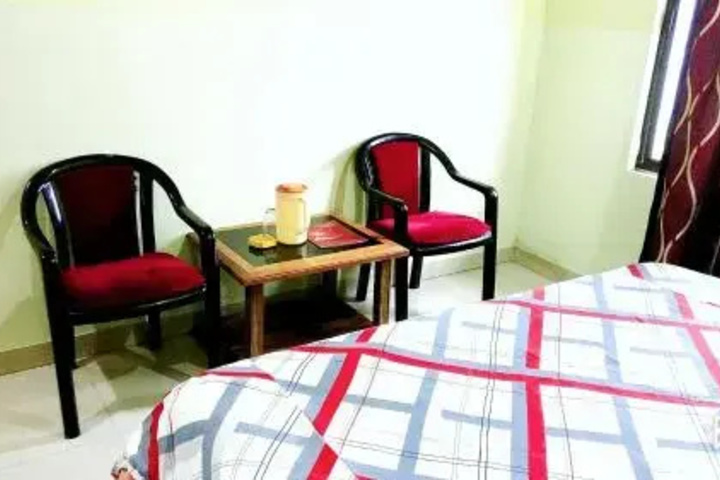 Room 4 of 12