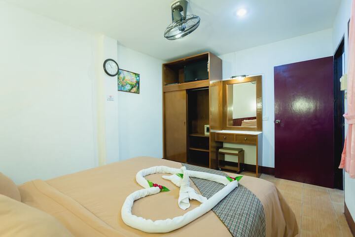 Room 65 of 208