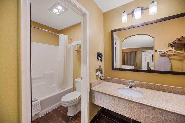 Suite 1 King Bed High Speed Internet Accessible Sofa Bed Microwave and Refrigerator, Continental Breakfast (16 of 16)