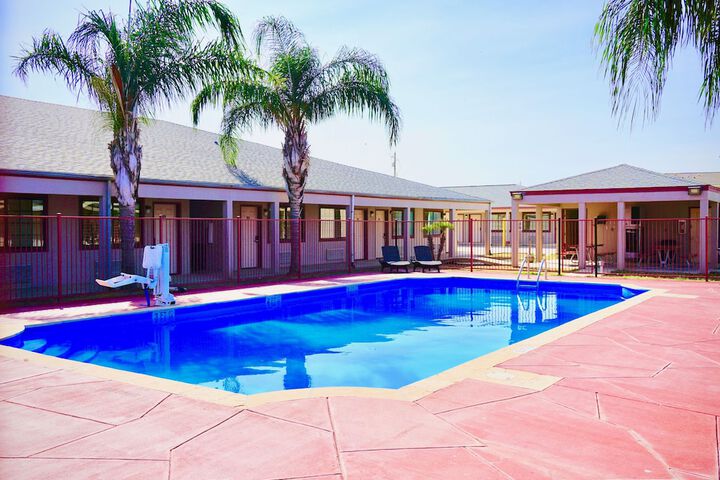 Pool 21 of 34