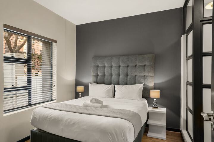 Room 53 of 215