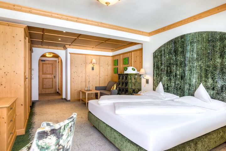 Room 2 of 65