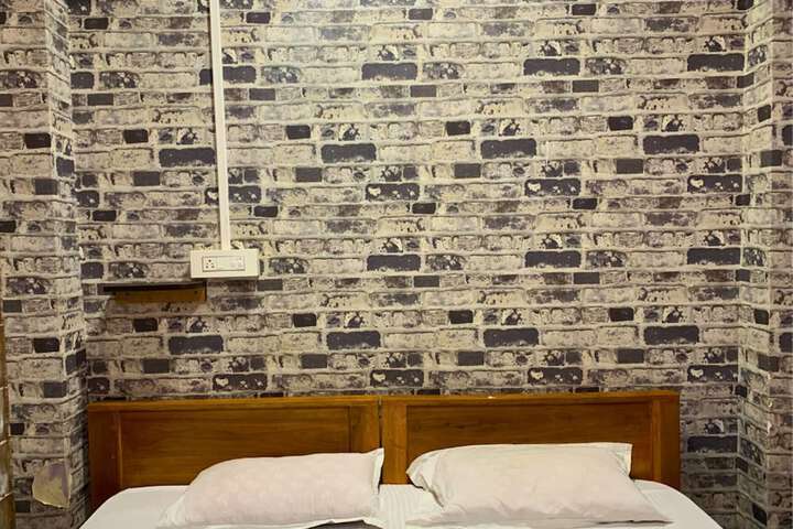 Room 6 of 37