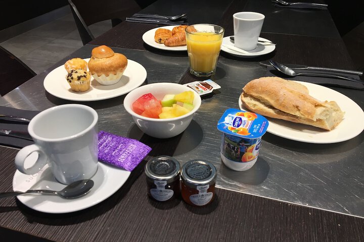 Breakfast/Coffee Service 28 of 35