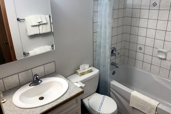 Room 82 of 102