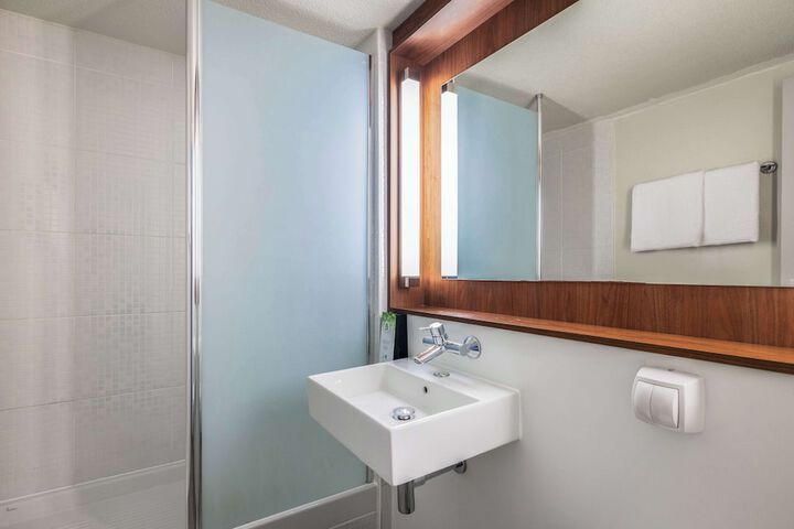 Room 15 of 24