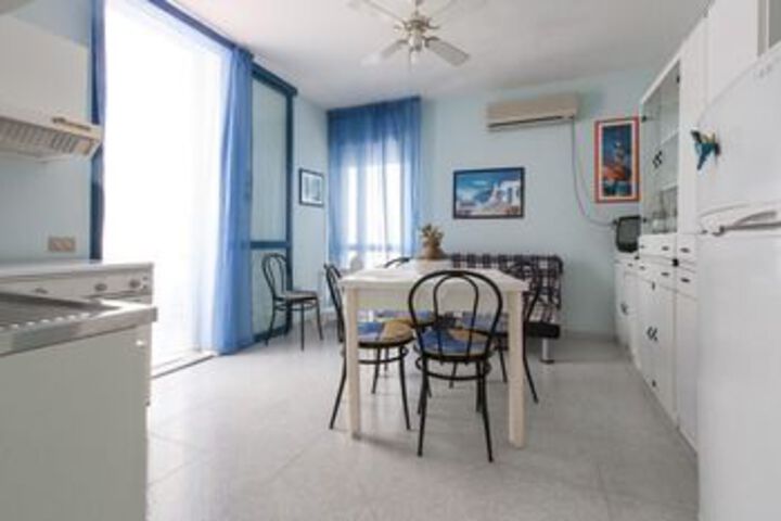 Room 15 of 36