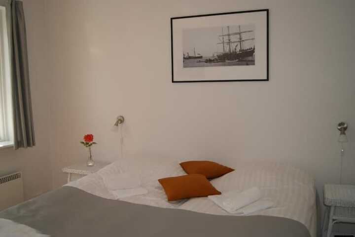 Room 4 of 73