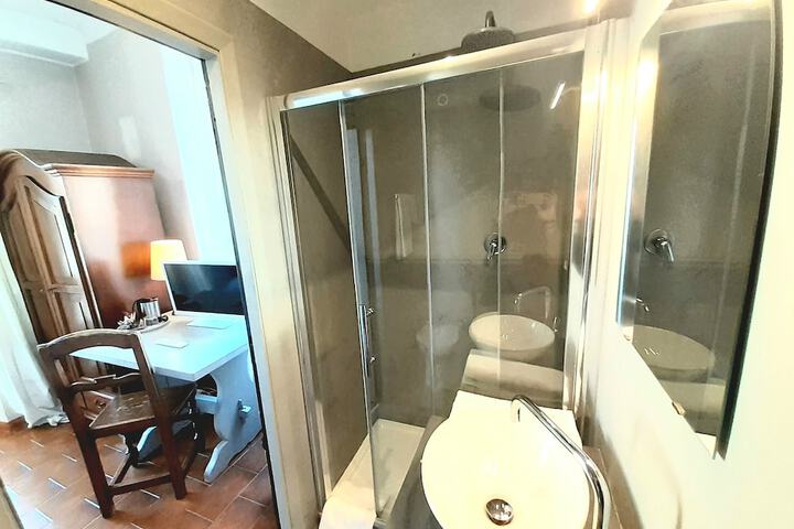 Room 42 of 64
