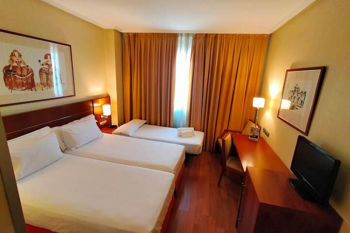 Room 9 of 38
