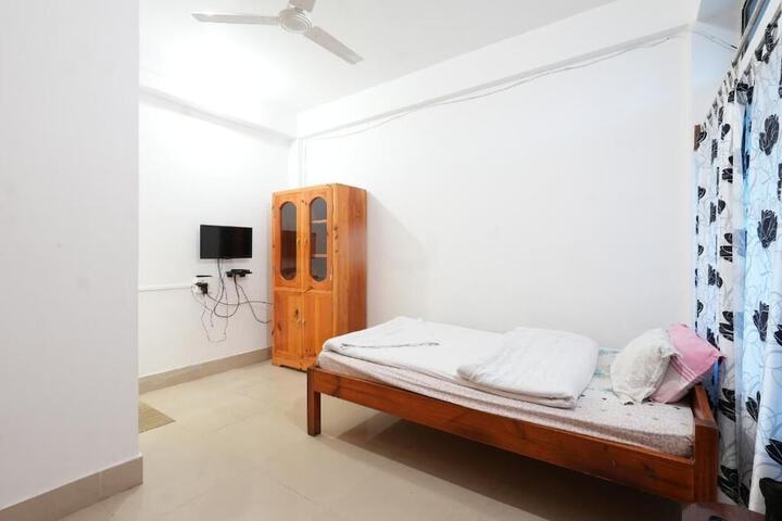 Room 3 of 16