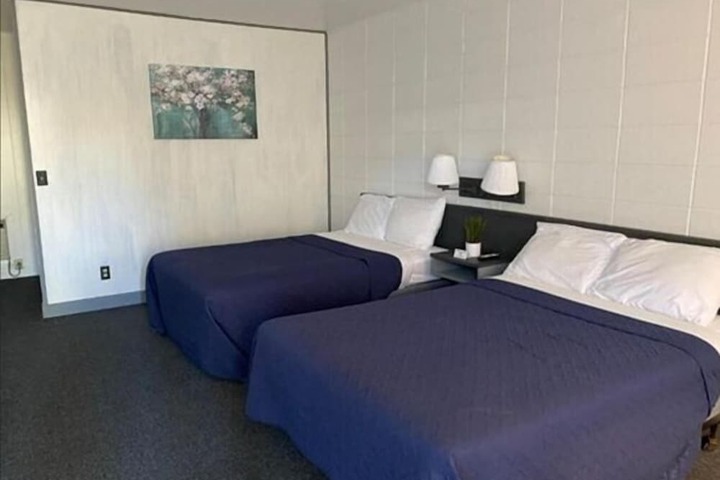 Room 8 of 22