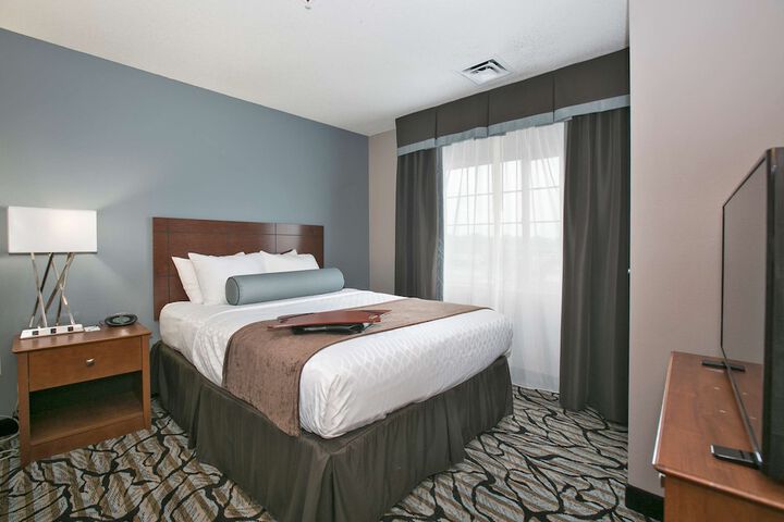 Suite 2 Queen Beds Sofa Bed Microwave and Refrigerator Full Breakfast (48 of 59)