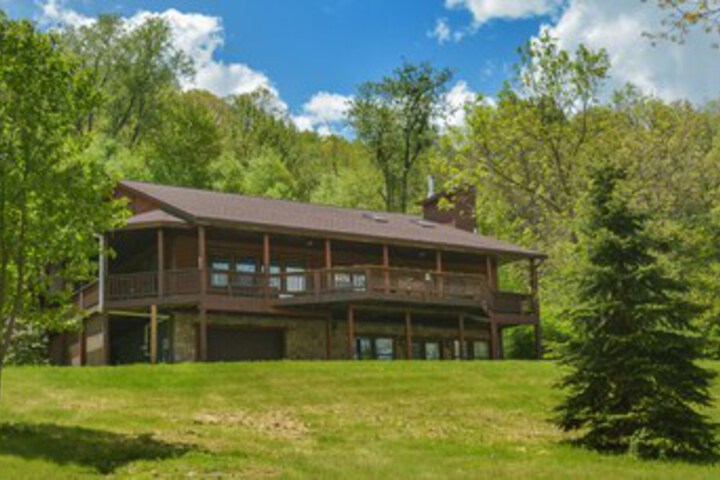 Exterior of Hillside Retreat 4 Bedroom House